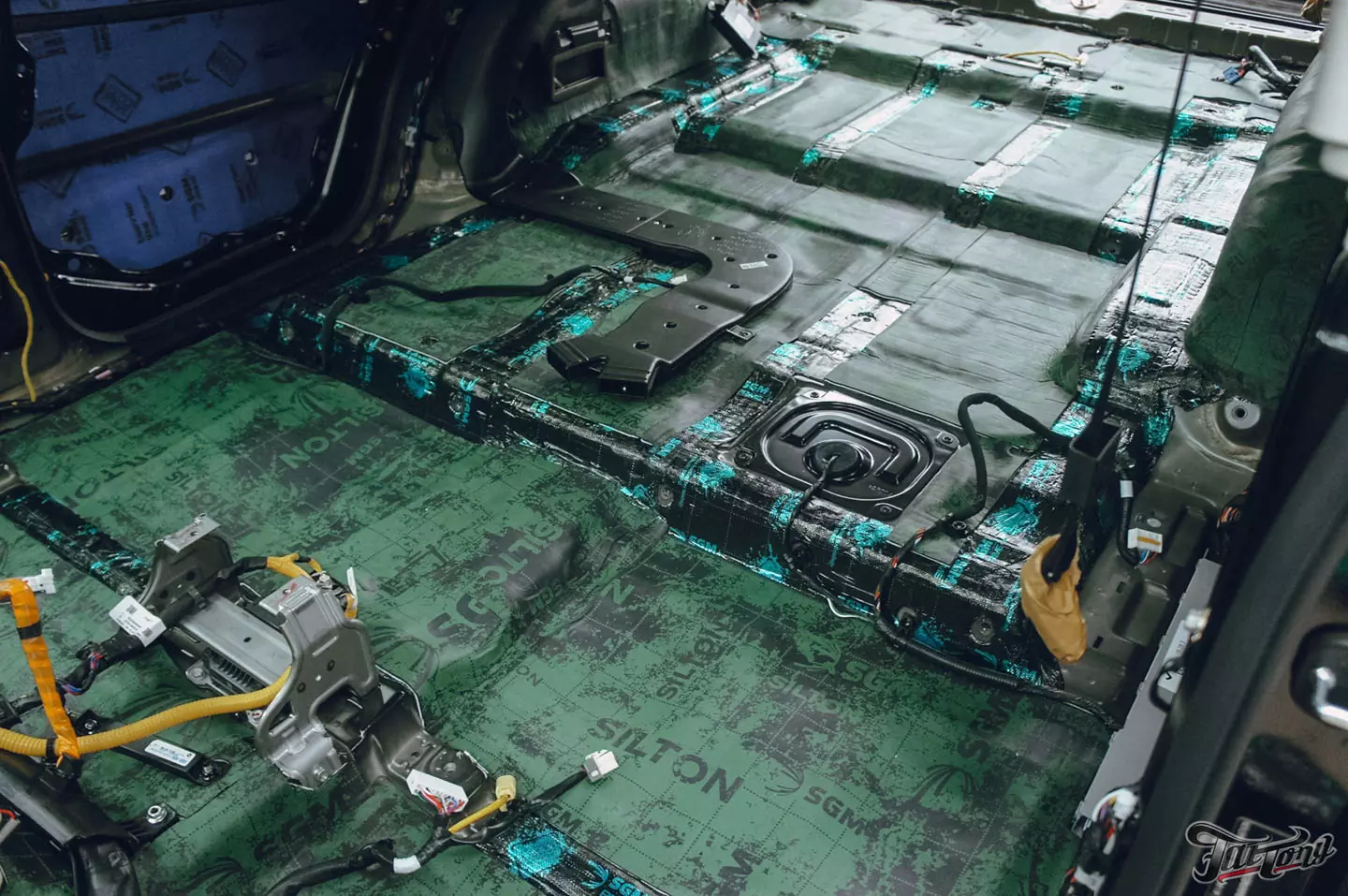 Комплексная шумоизоляция, антихром и ремонт бампера для Kia Mohave
